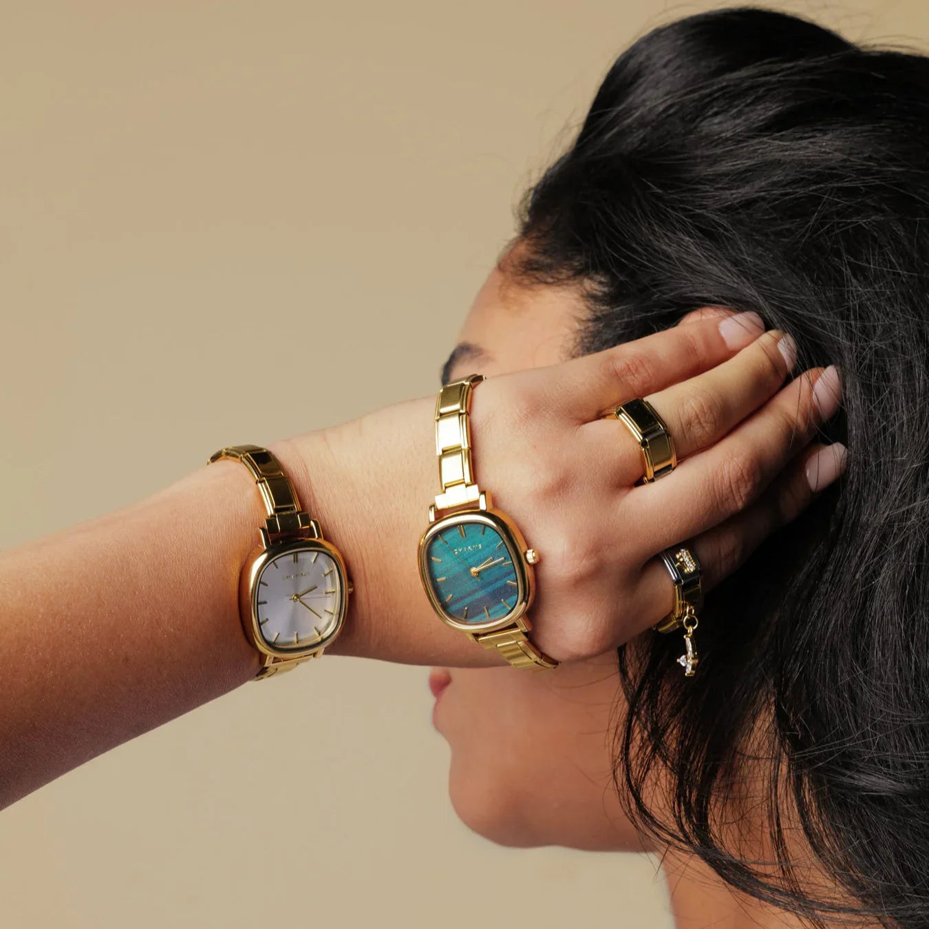 Capri – Edición dorada con esfera esmeralda